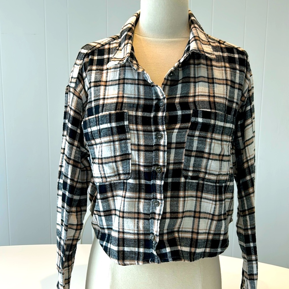 Graffiti || NWOT Plaid Crop Top Button Down Size M